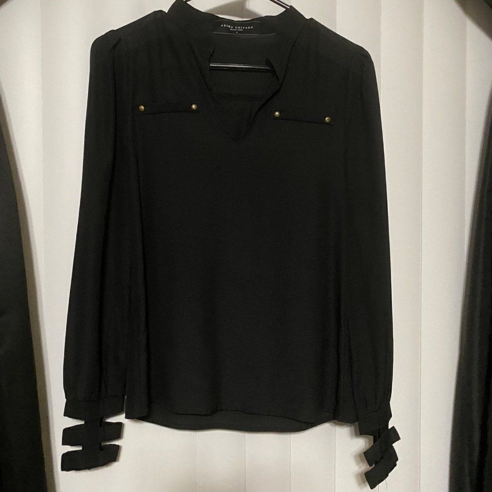 Akira chica black label blouse, cut out sleeves